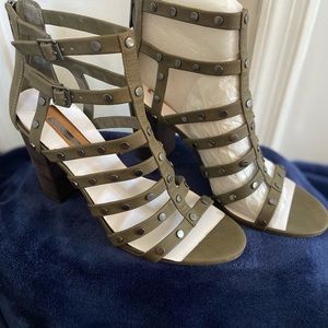 NWOB BCBGeneration Chasta Sz 10, Green Gladiator Heel